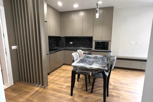 Business Property for Rent 3+1 in Tirana - 85,000 Leke