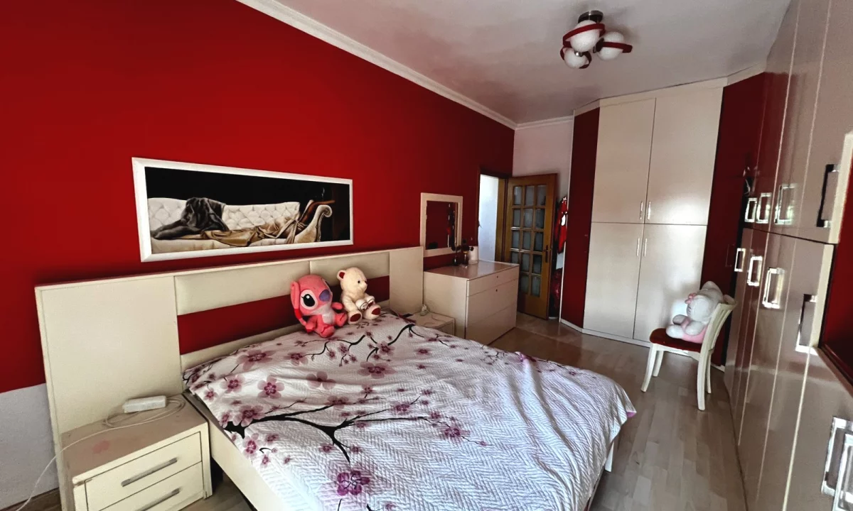 Shtepi ne shitje Apartament ne Tirane, 2+1, Mobilimi E mobiluar, Pagesa 165,000  Euro.