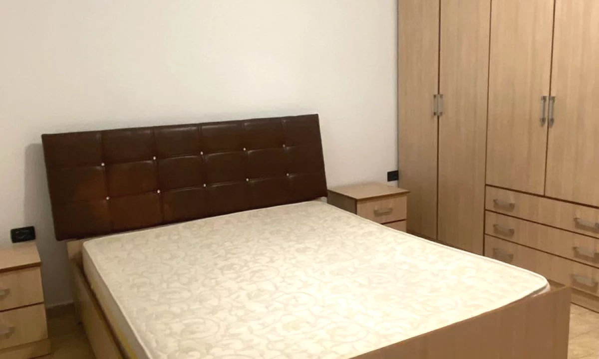 Shtepi me qera Apartament ne Tirane, 1+1, Mobilimi E mobiluar, Pagesa 45,000  Leke.