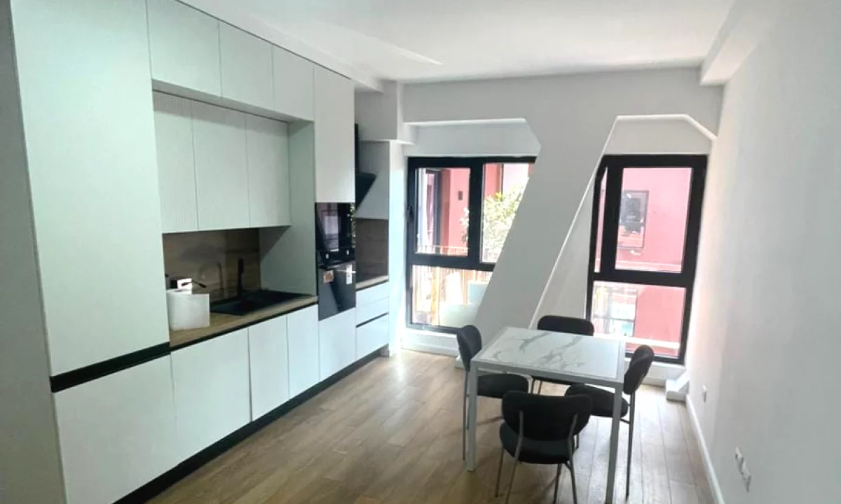 21-Dhjetori, super ambient per zyra 2+1+2 120m2.