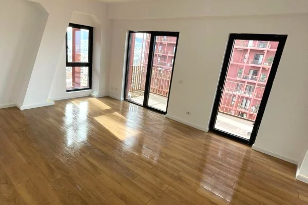 Ambient biznesi me qera 3+1 ne Tirane - 1,200 Euro