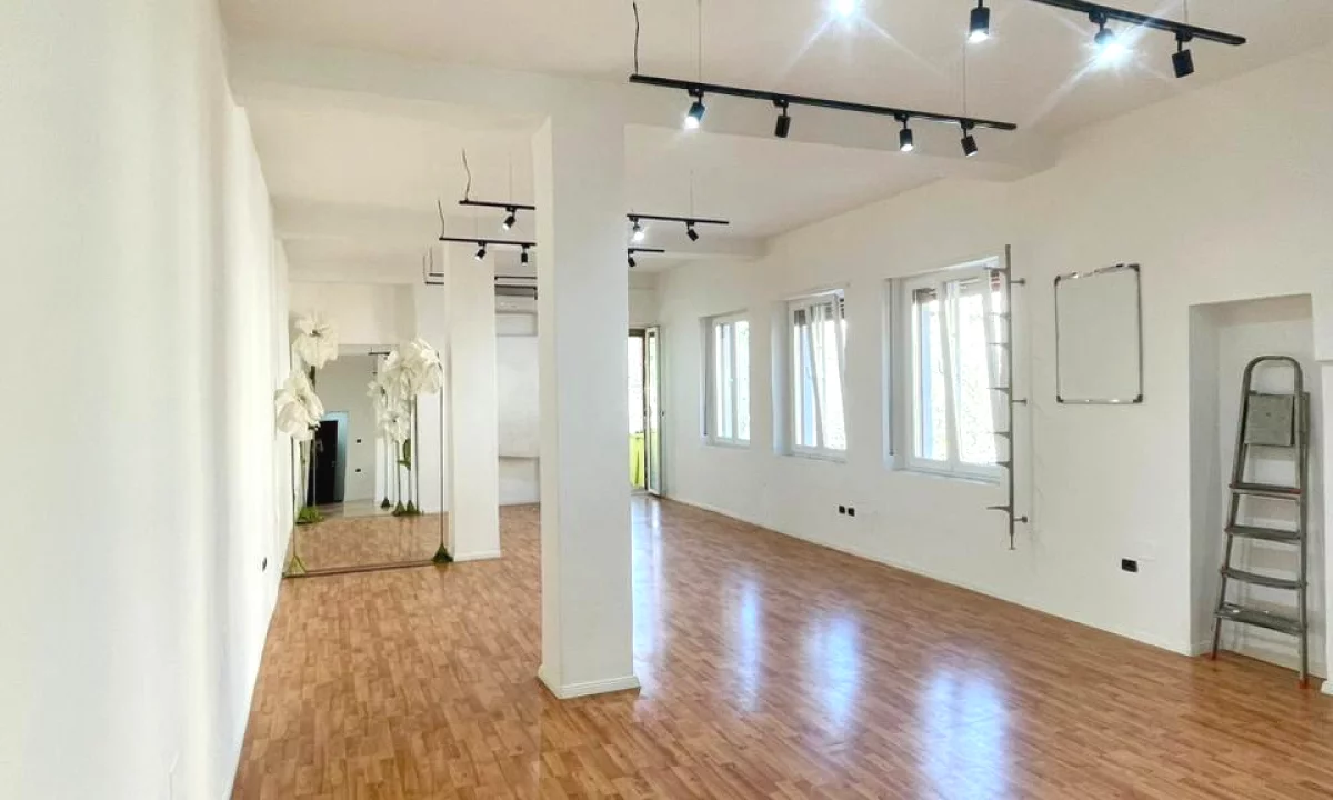 Bllok, Jepet me qera ambient per zyra 80m2.