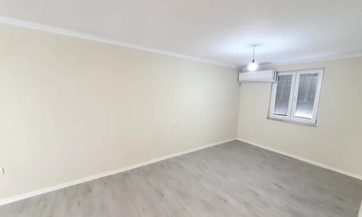 Bllok, Jepet me qera ambient per zyra 80m2.