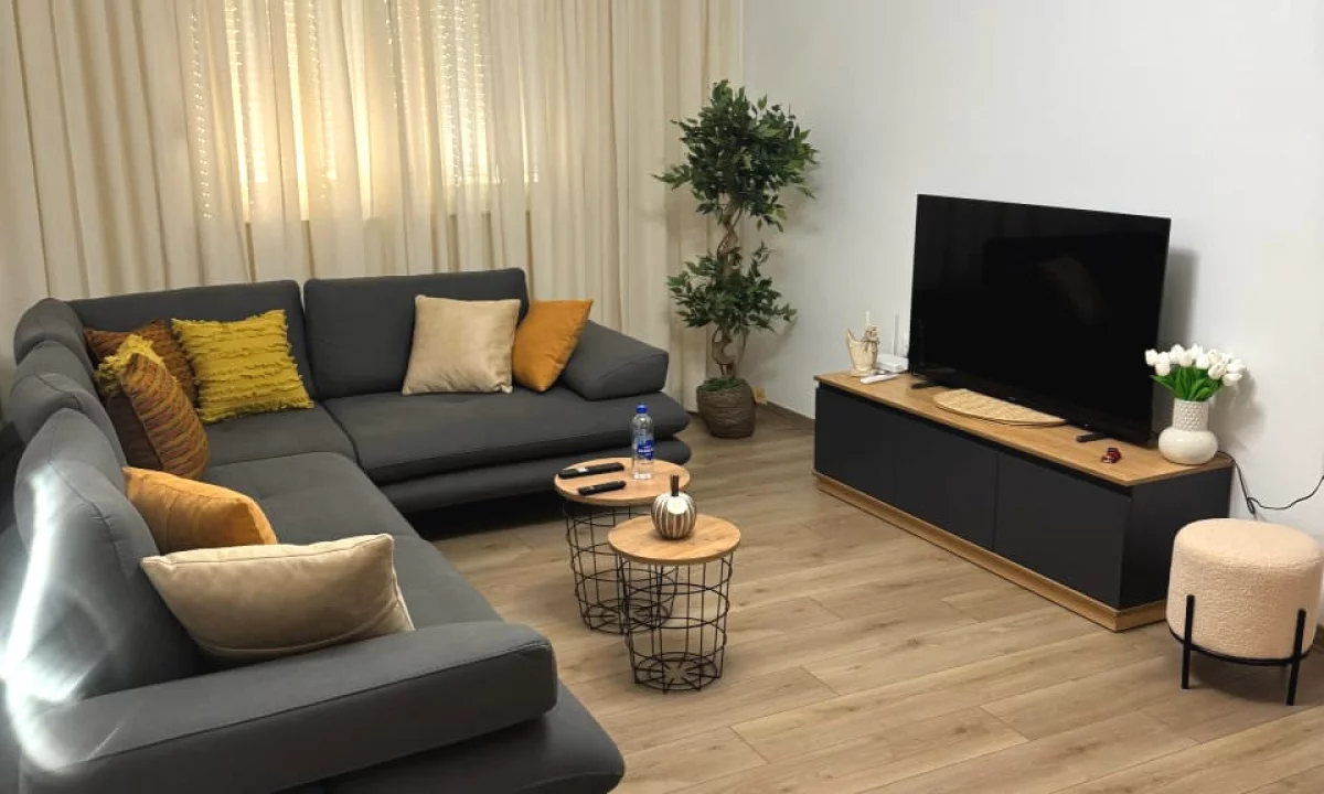 Appartamento in affitto a Tirana 2+1, Arredato