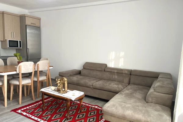 5-Maj, jepet me qera apartament 3+1+2 totalisht i arreduar!