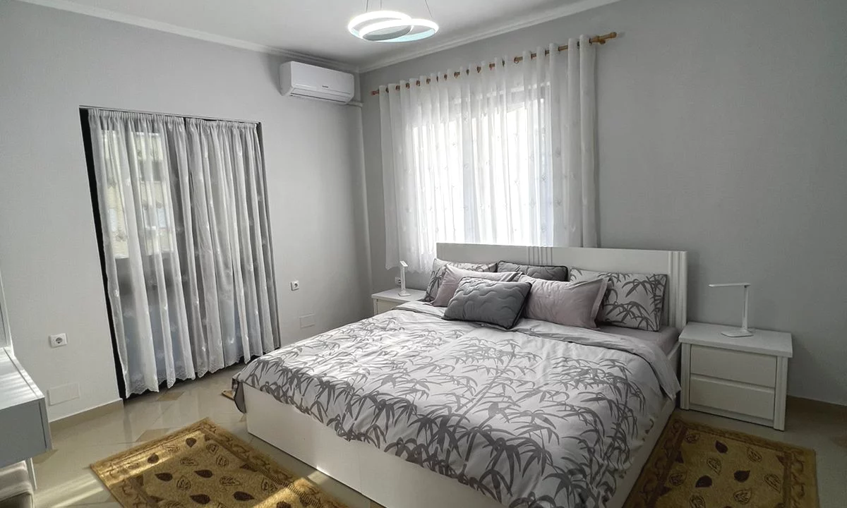 Shtepi me qera Apartament ne Tirane, 1+1, Mobilimi E mobiluar, Pagesa 40,000  Leke.