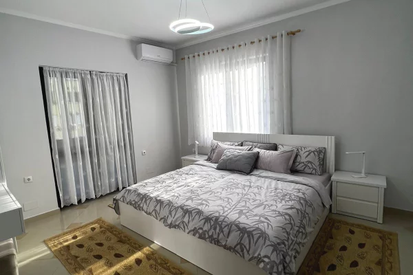 Selite/Prane Marin Barletit, jepet me qera apartament 1+1+Blk