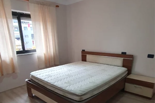 Shtepi me qera 1+1 ne Tirane - 58,000 Leke