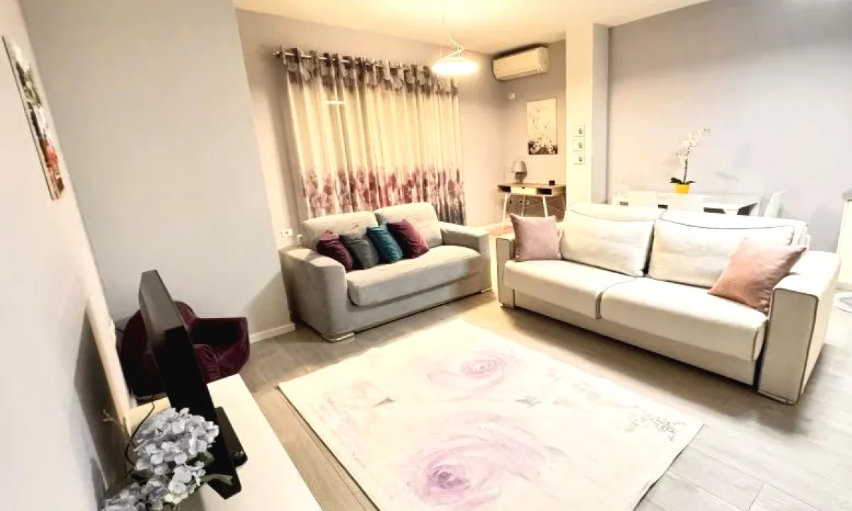 Appartamento in affitto a Tirana 1+1, Arredato