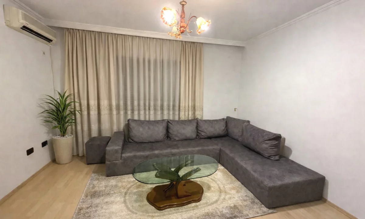 Appartamento in affitto a Tirana 2+1, Arredato