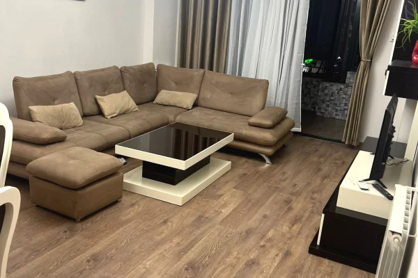 Komuna e Parisit, shitet apartament 2+1 i arreduar me Hipoteke!