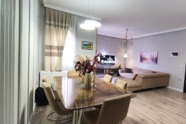 Kopshti Botanik, jepet me qera apartament modern 2+1+2.