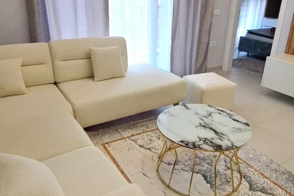 5 maji jepet me qera apartament 2+1 moden