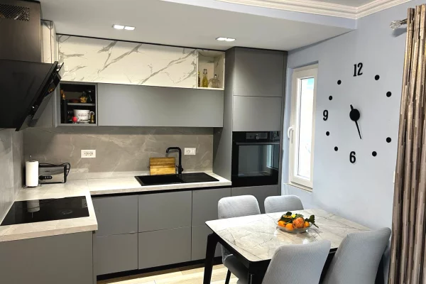 Mine Peza, jepet me qera apartament 1+1.