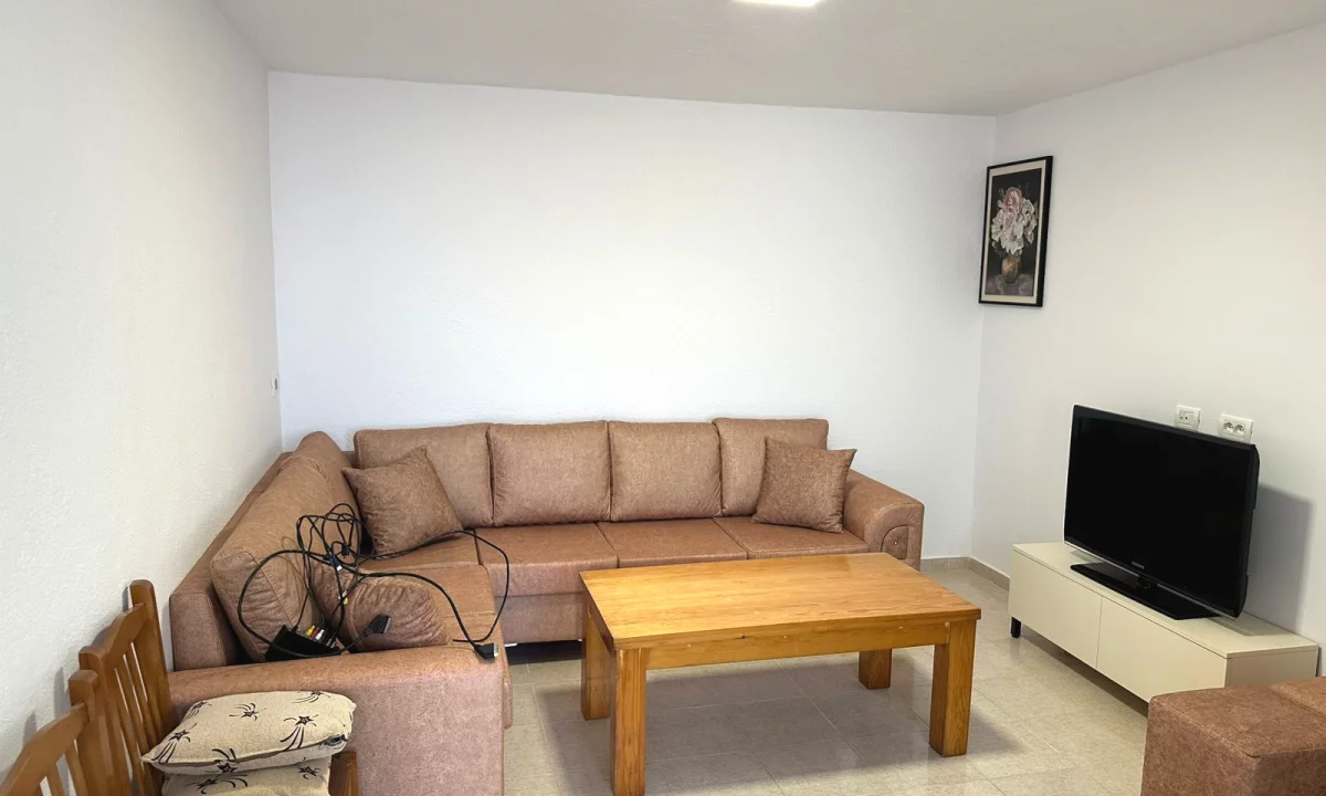 Shtepi me qera Shtepi Private ne Tirane, 1+1, Mobilimi E mobiluar, Pagesa 35,000  Leke.