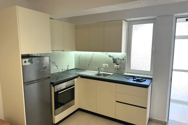 Shtepi me qera Shtepi Private ne Tirane, 1+1, Mobilimi E mobiluar, Pagesa 35,000  Leke.