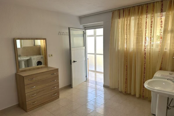 Shtepi me qera 1+1 ne Tirane - 35,000 Leke