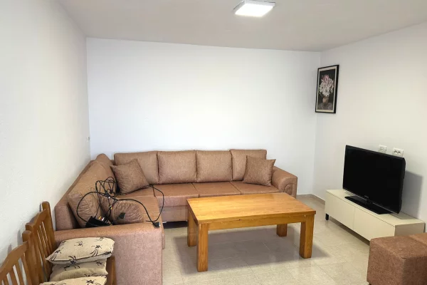 Shtepi me qera 1+1 ne Tirane - 35,000 Leke