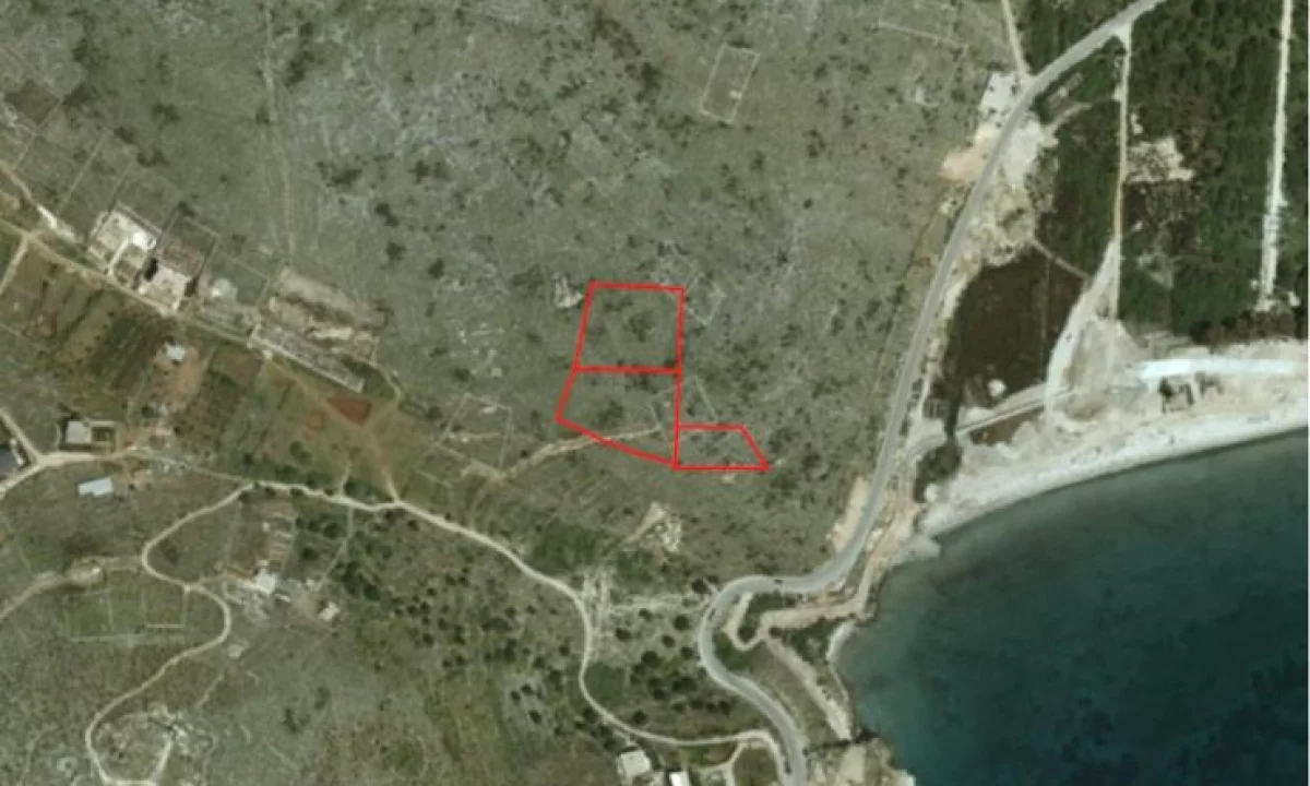 Shitet toke ne Qeparo – 7,350 m2