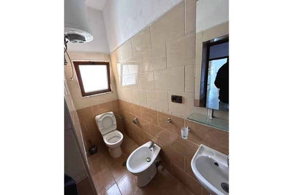 Shtepi me qera 2+1 ne Tirane - 50,000 Leke