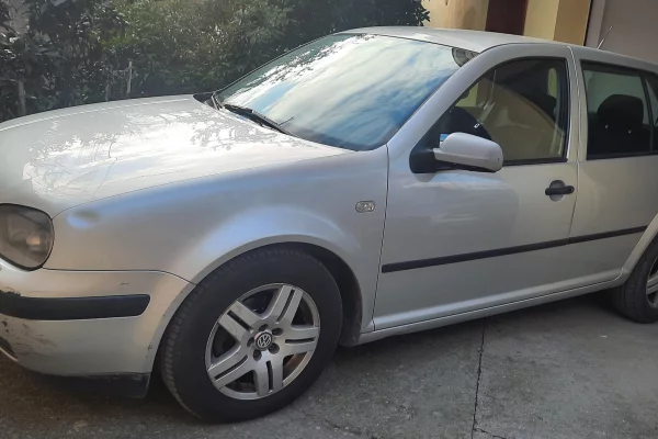 Makina ne shitje ne Tirane - 1,500 Euro