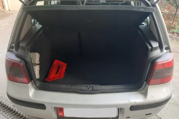 Makina ne shitje ne Tirane, Volkswagen, 2001 Diesel,Kambio Manual Pagesa 1,500  Euro.