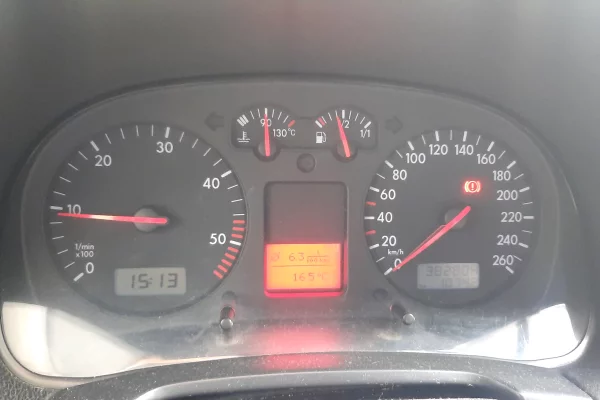 Makina ne shitje ne Tirane, Volkswagen, 2001 Diesel,Kambio Manual Pagesa 1,500  Euro.