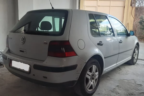 Makina ne shitje ne Tirane - 1,500 Euro