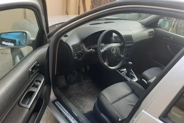 Makina ne shitje ne Tirane, Volkswagen, 2001 Diesel,Kambio Manual Pagesa 1,500  Euro.