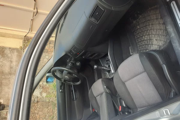 Makina ne shitje ne Tirane, Volkswagen, 2001 Diesel,Kambio Manual Pagesa 1,500  Euro.