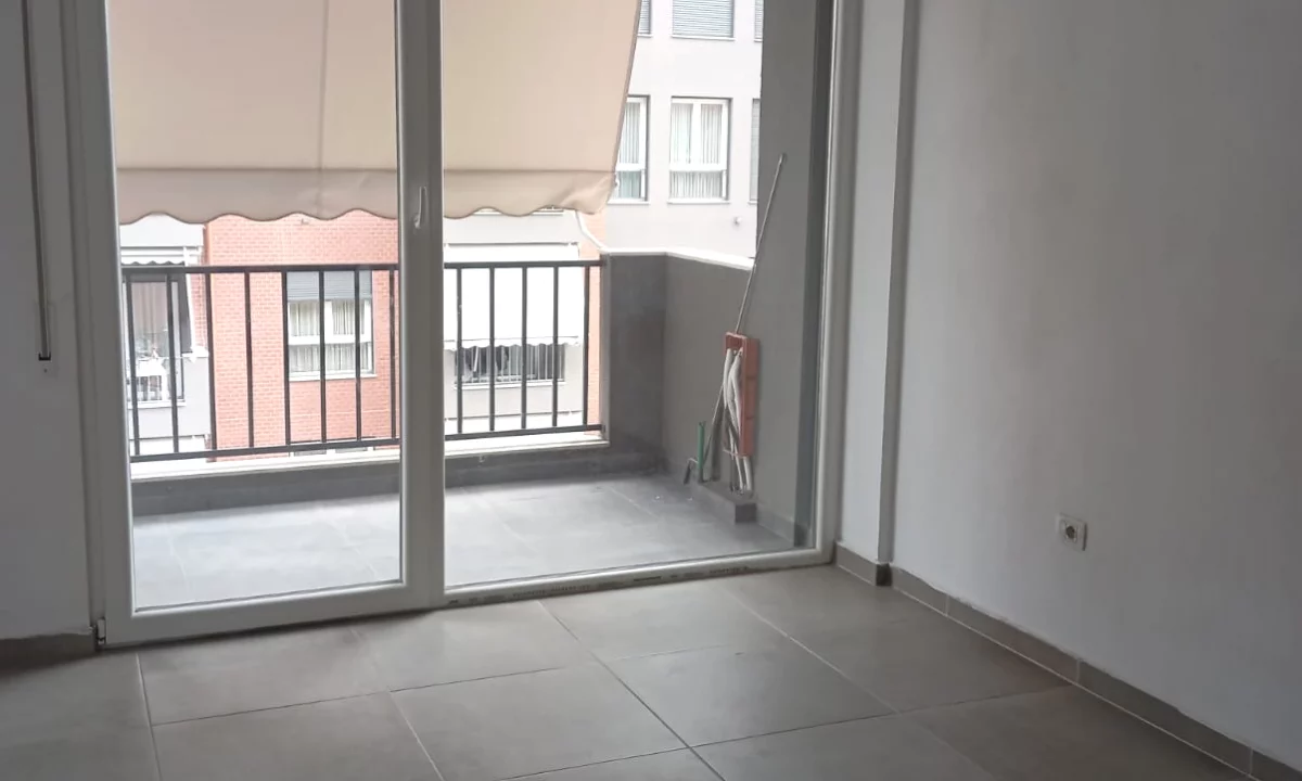 Shtepi me qera Apartament ne Tirane, 2+1, Mobilimi Bosh, pa mobiluar, Pagesa 50,000  Leke.