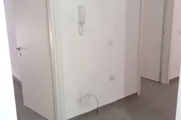 Shtepi me qera Apartament ne Tirane, 2+1, Mobilimi Bosh, pa mobiluar, Pagesa 50,000  Leke.