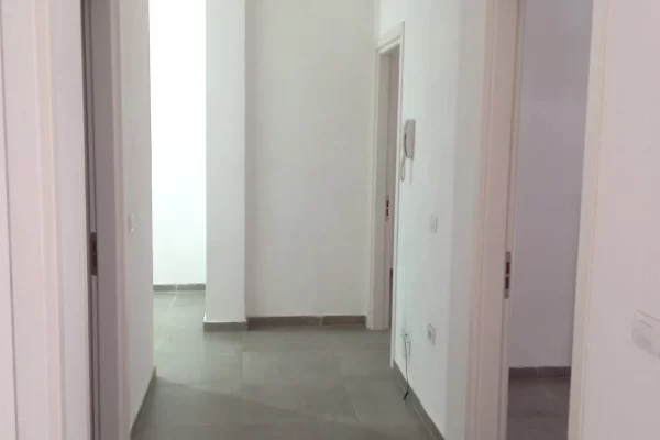 Shtepi me qera Apartament ne Tirane, 2+1, Mobilimi Bosh, pa mobiluar, Pagesa 50,000  Leke.