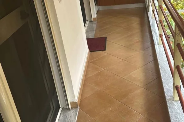 Shtepi me qera Apartament ne Tirane, 2+1, Mobilimi E mobiluar, Pagesa 650  Euro.