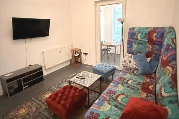 Shtepi me qera 2+1 ne Tirane - 1,300 Euro