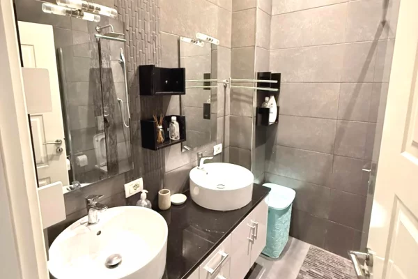 Shtepi me qera Shtepi Private ne Tirane, 2+1, Mobilimi E mobiluar, Pagesa 1,300  Euro.