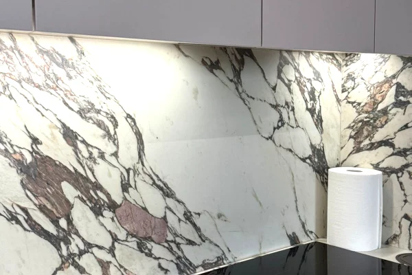 Shtepi me qera Apartament ne Tirane, 1+1, Mobilimi E mobiluar, Pagesa 1,200  Euro.