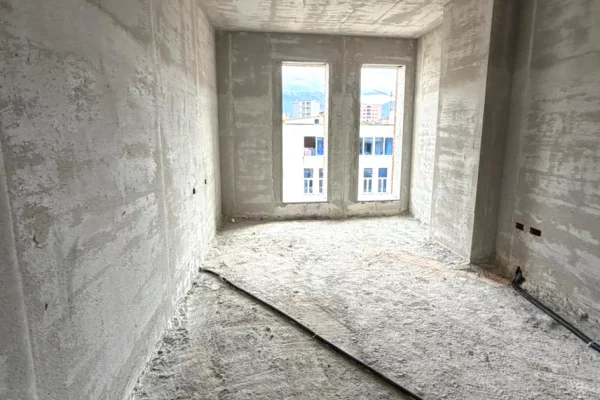 Shtepi ne shitje Apartament ne Tirane, 2+1, Mobilimi Bosh, pa mobiluar, Pagesa 116,800  Euro.