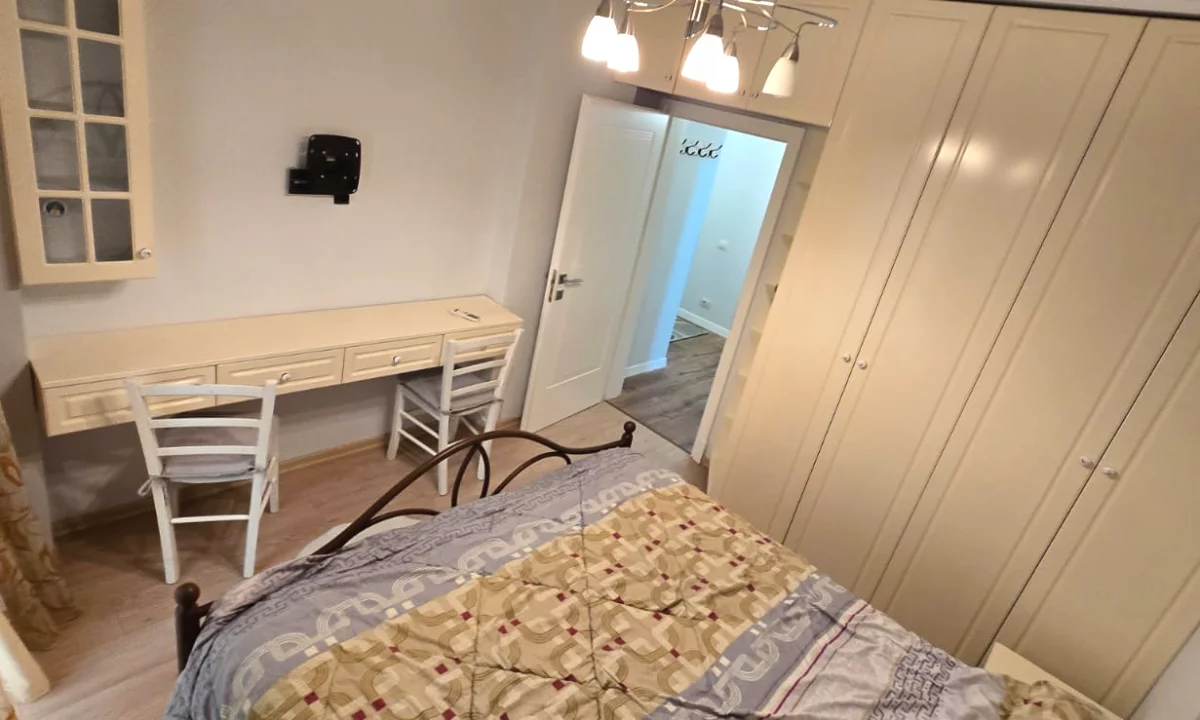 Shtepi me qera Apartament ne Tirane, 3+1, Mobilimi E mobiluar, Pagesa 1,000  Euro.