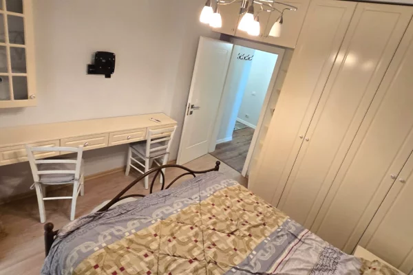 Shtepi me qera 3+1 ne Tirane - 1,000 Euro