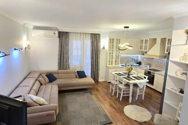 Shtepi me qera Apartament ne Tirane, 3+1, Mobilimi E mobiluar, Pagesa 1,000  Euro.