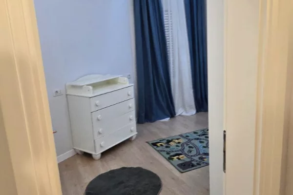 Shtepi me qera Apartament ne Tirane, 3+1, Mobilimi E mobiluar, Pagesa 1,000  Euro.