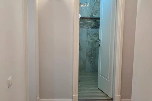 Shtepi me qera Apartament ne Tirane, 3+1, Mobilimi E mobiluar, Pagesa 1,000  Euro.