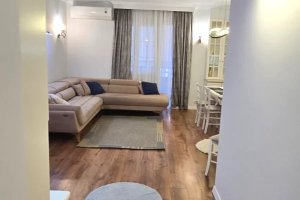 Shtepi me qera Apartament ne Tirane, 3+1, Mobilimi E mobiluar, Pagesa 1,000  Euro.