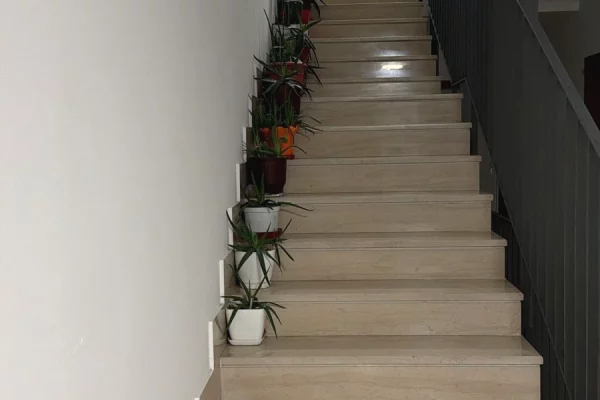 Shtepi me qera Apartament ne Tirane, 1+1, Mobilimi E mobiluar, Pagesa 700  Euro.