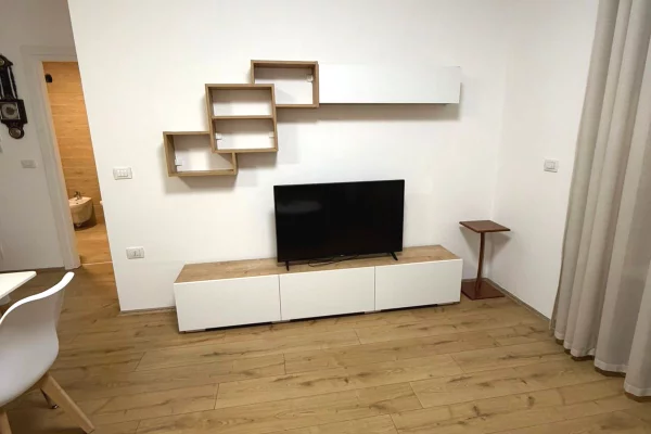 Shtepi me qera Apartament ne Tirane, 1+1, Mobilimi E mobiluar, Pagesa 700  Euro.