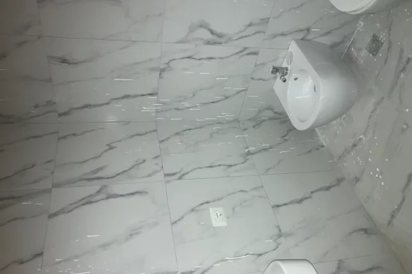 Shtepi me qera Apartament ne Tirane, 3+1, Mobilimi Bosh, pa mobiluar, Pagesa 620  Euro.