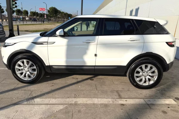 Makina ne shitje ne Tirane, Land Rover, 2015 Diesel,Kambio Automatik Pagesa 1,590,000  Leke.