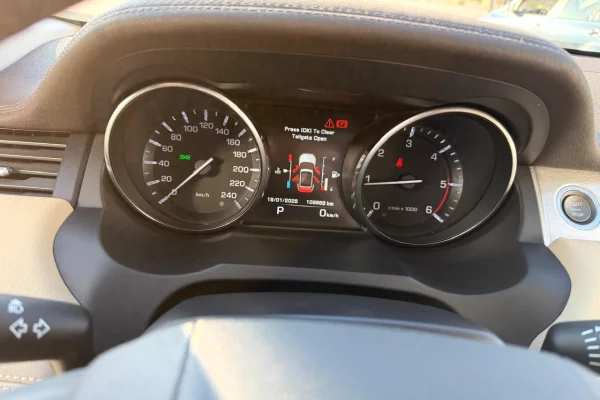 Makina ne shitje ne Tirane, Land Rover, 2015 Diesel,Kambio Automatik Pagesa 1,590,000  Leke.