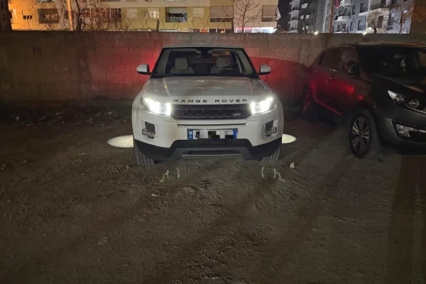Makina ne shitje ne Tirane, Land Rover, 2015 Diesel,Kambio Automatik Pagesa 1,590,000  Leke.